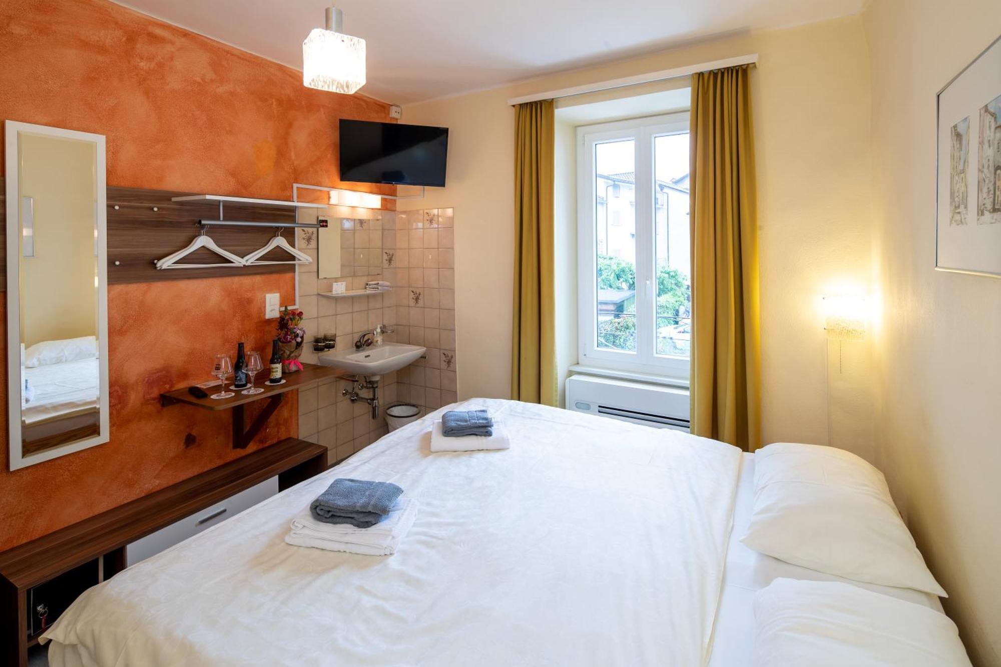 Albergo Pensione San Giorgio Losone Buitenkant foto